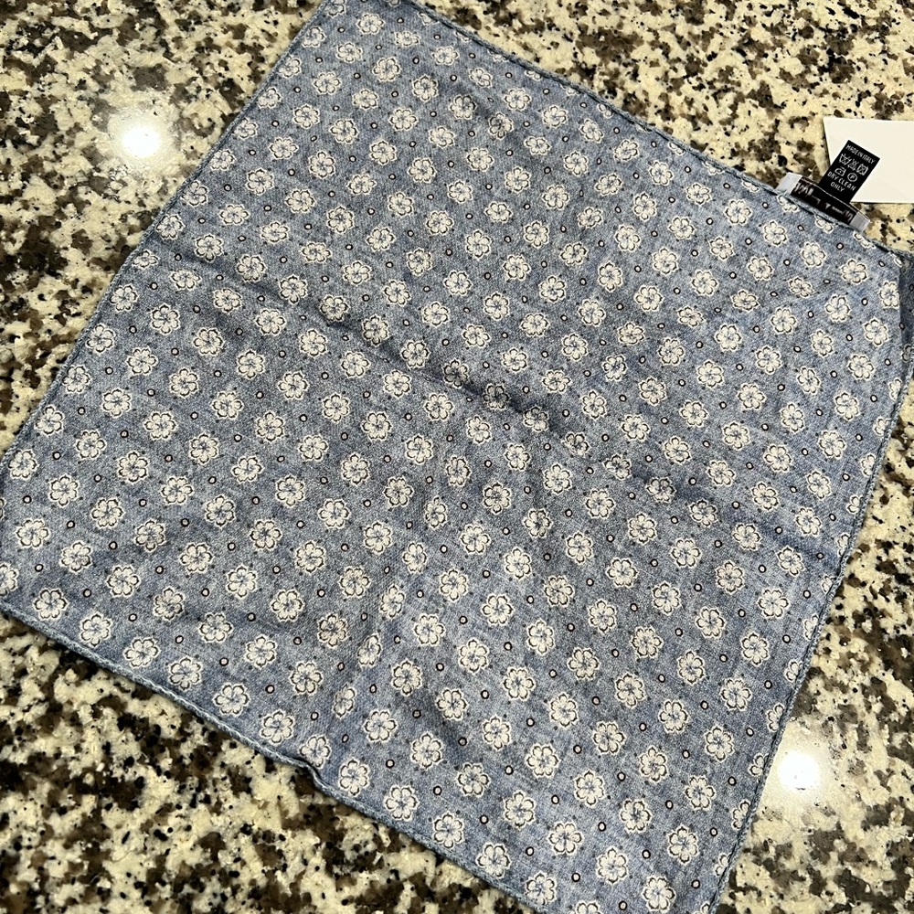 NWT . . . Edward Armah Men's Paisley/Floral Reversible Silk Pocket Square - Picture 3 of 4